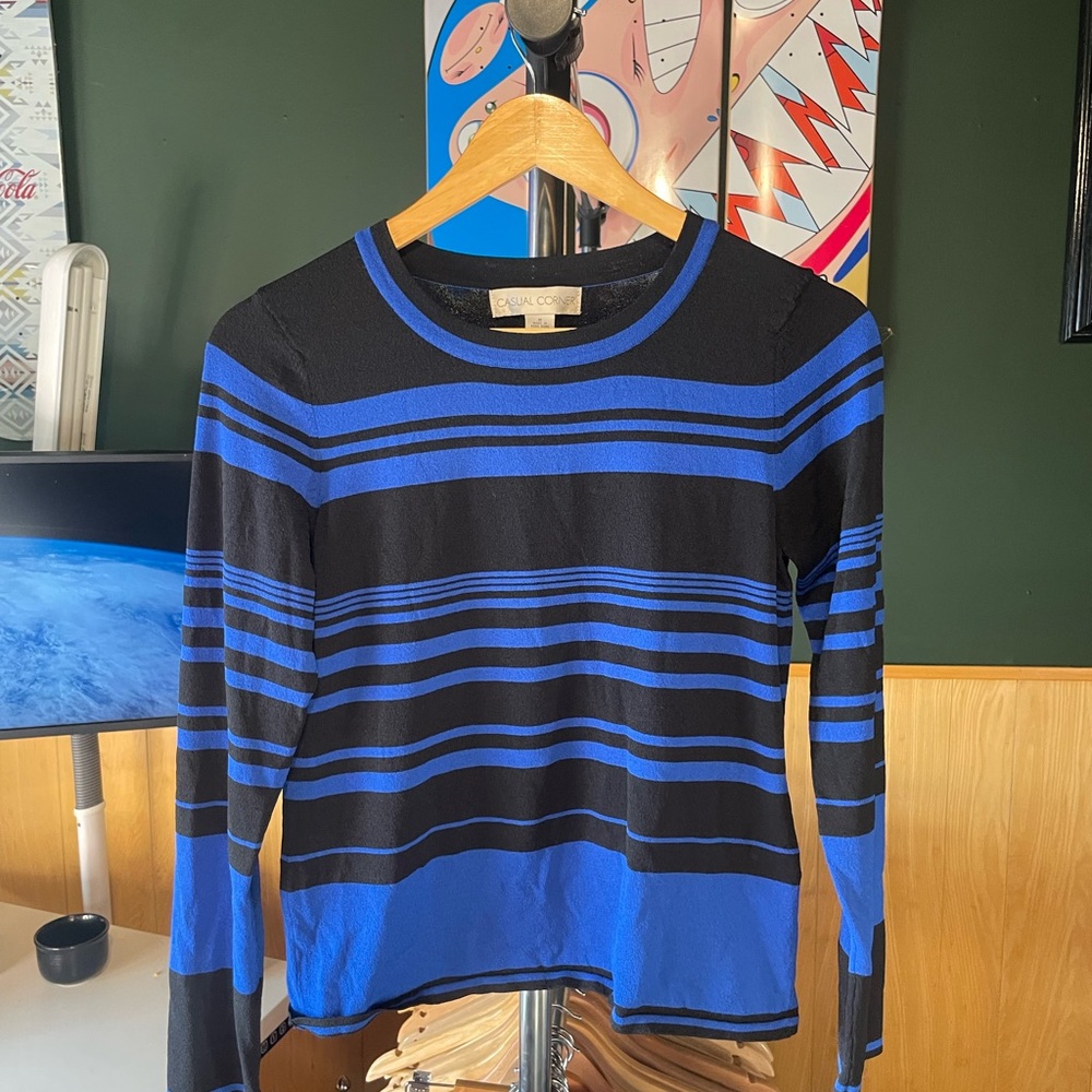 Casual Corner Men's Crewneck Sweater in Black and Blue size M